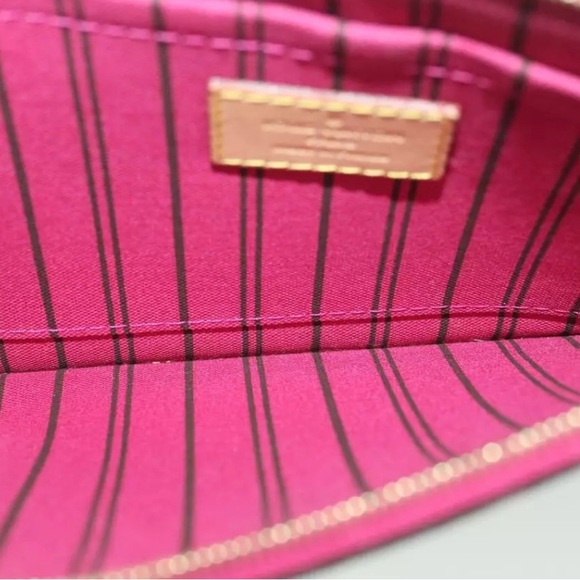 AUTHENTIC LOUIS VUITTON wrist bag/ wristlet. New - Picture 7 of 7